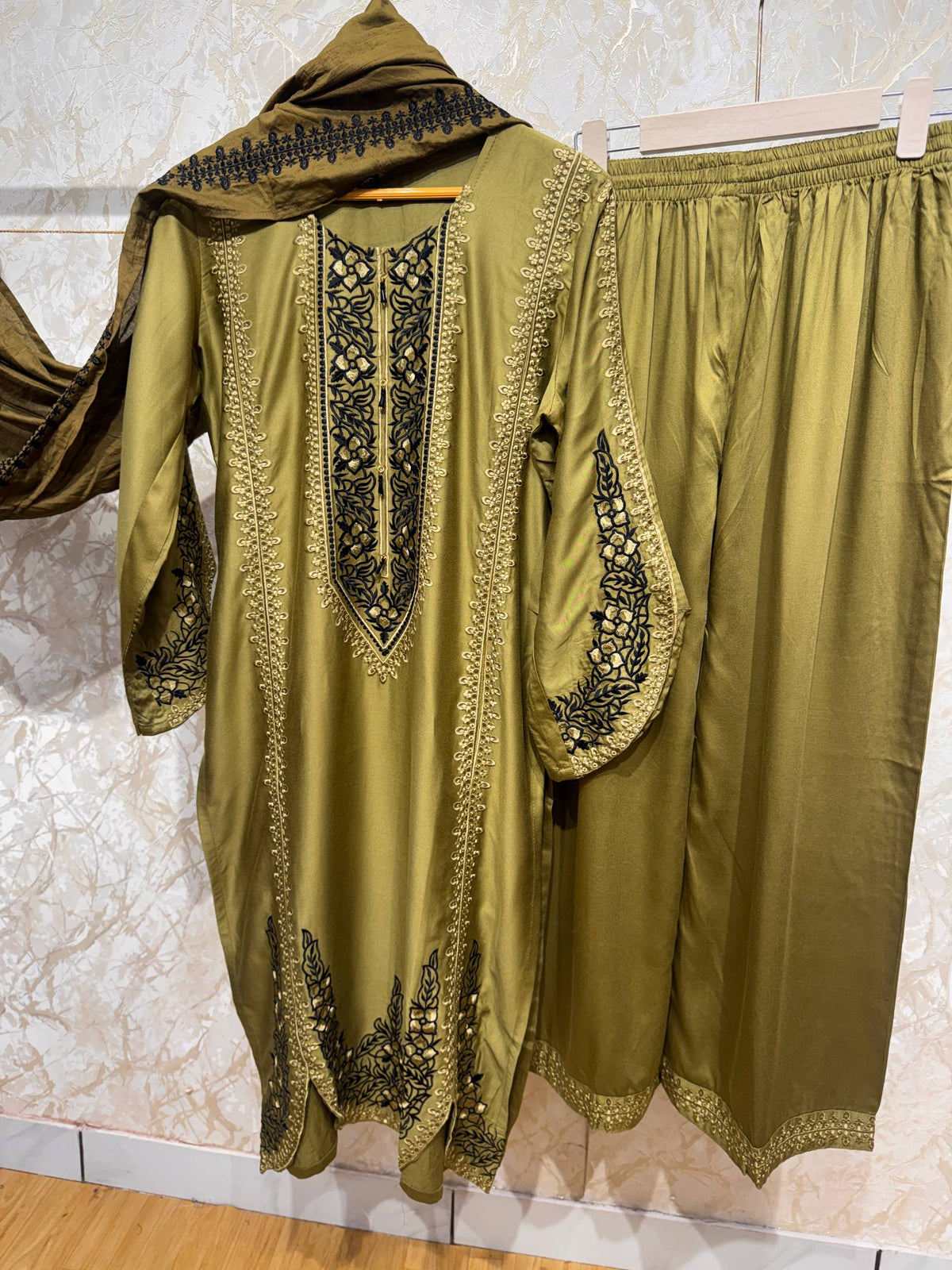 Ready To Wear Viral Pakistani Suit With Beautiful Embroidery Thread And Cut Work